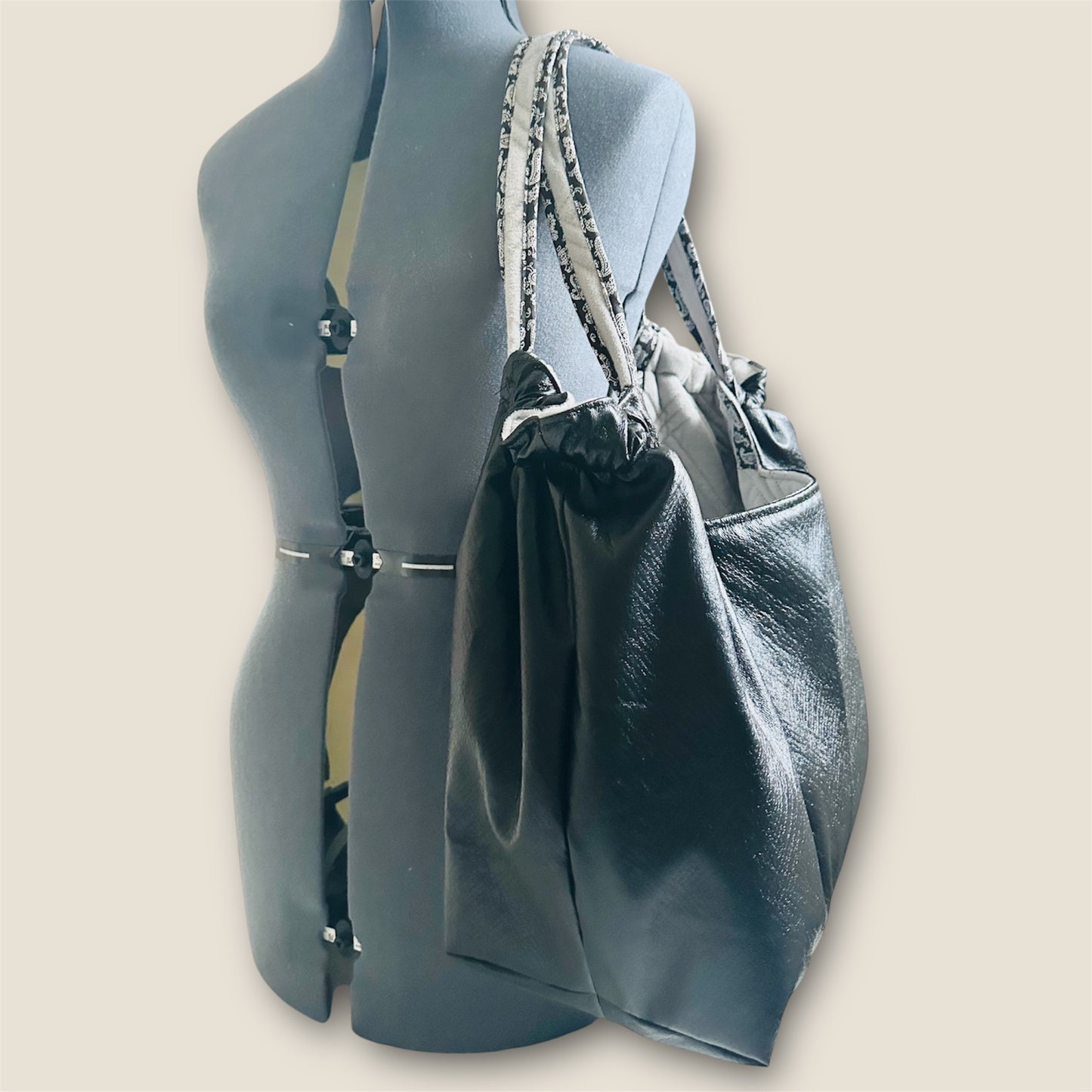 Grand sac strength & dignity