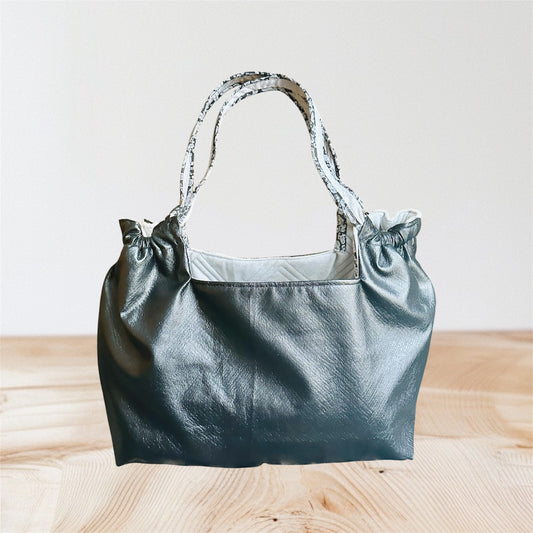 Grand sac strength & dignity