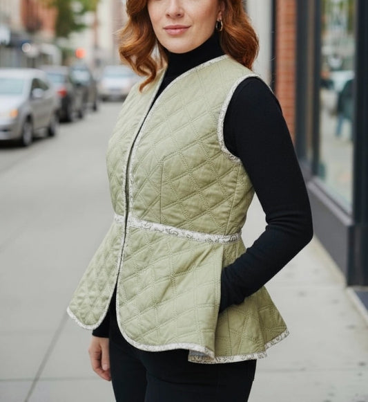 Veste sans manches Léa, coupe péplum