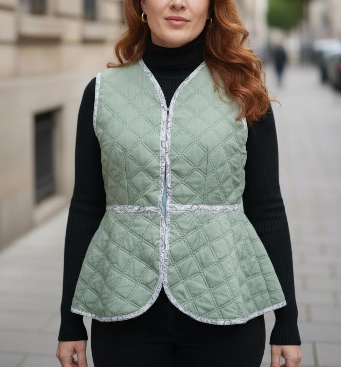 Veste sans manches Léa, coupe péplum