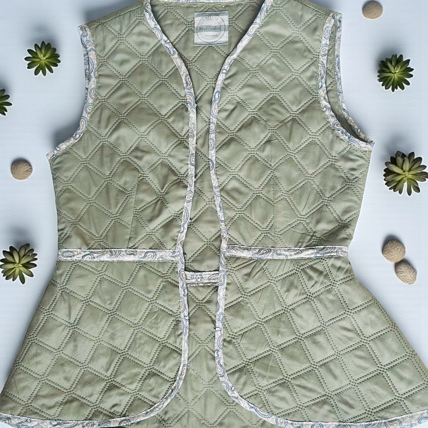 Veste sans manches Léa, coupe péplum